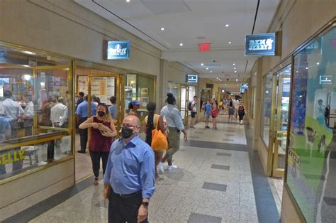 rockefeller center food court.